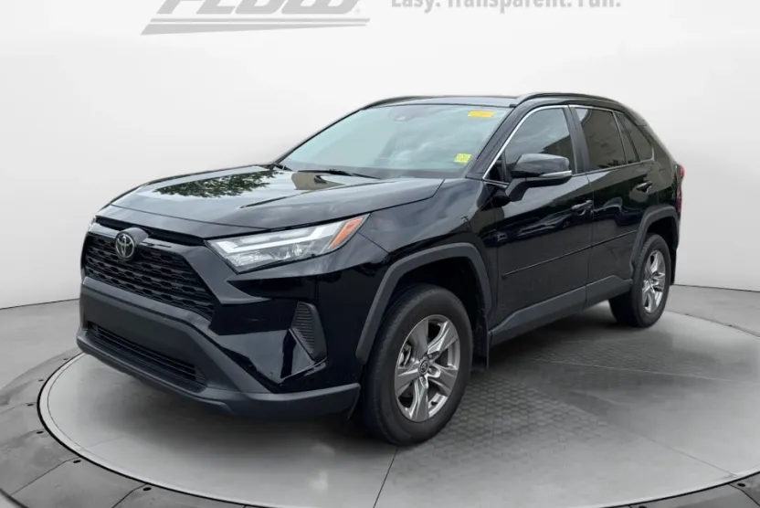 2024 Toyota RAV4 XLE photo 1
