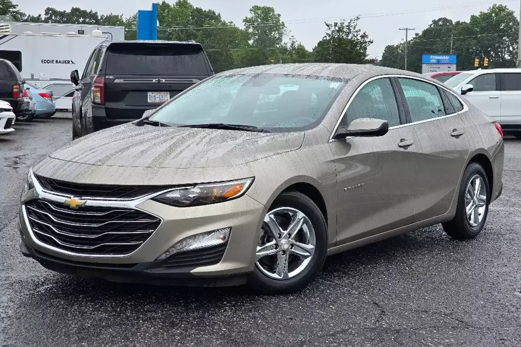 2023 Chevrolet Malibu 1LT photo 1