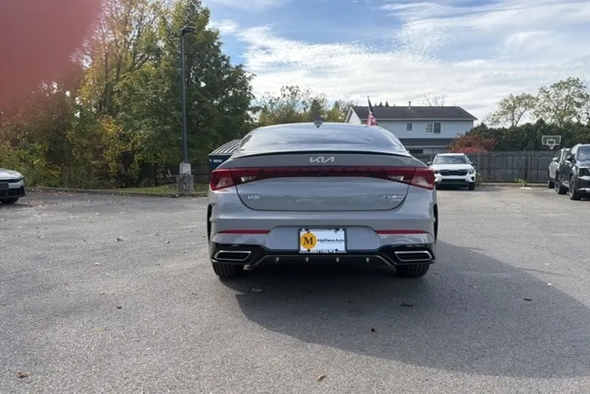 2023 Kia K5 GT-Line photo 1