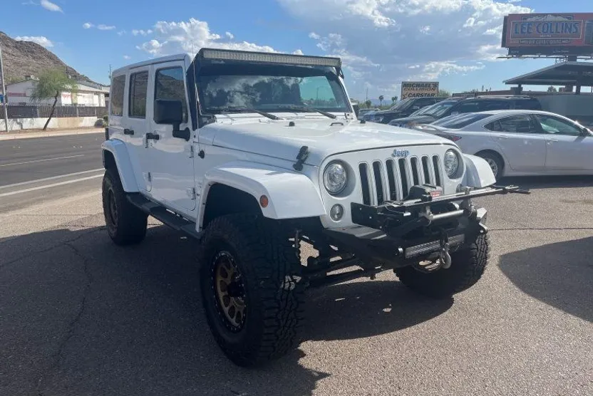 2017 Jeep Wrangler Unlimited Sahara photo 1