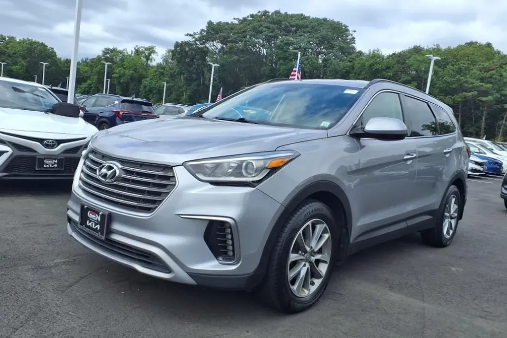 2018 Hyundai Santa Fe SE photo 1