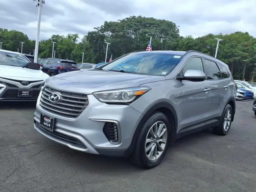 2018 Hyundai Santa Fe SE photo 1
