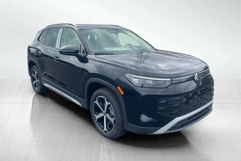 2025 Volkswagen Tiguan SE photo 1