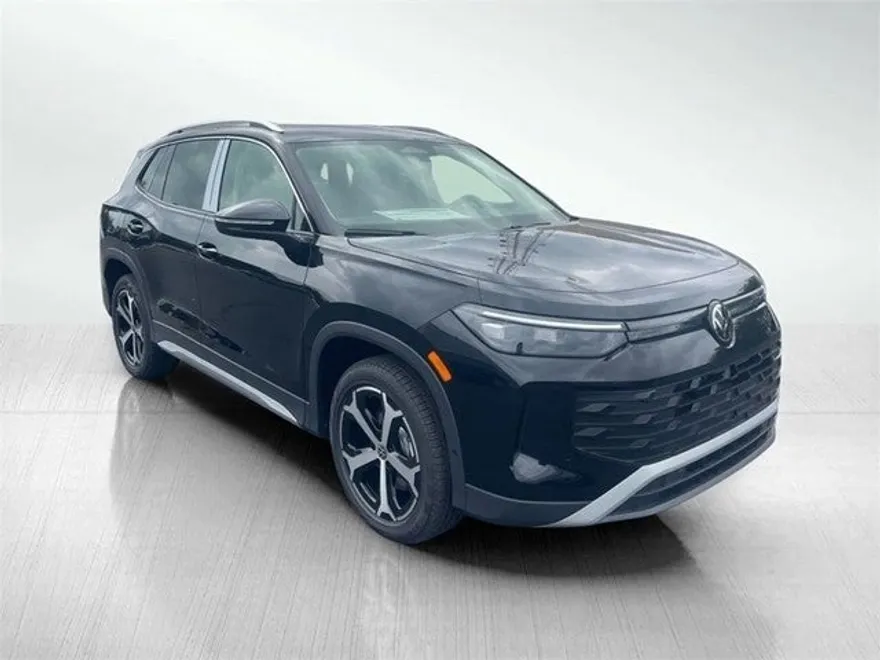 2025 Volkswagen Tiguan SE photo 1