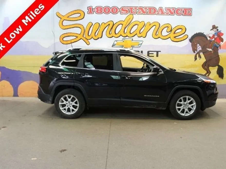 2016 Jeep Cherokee Latitude photo 1