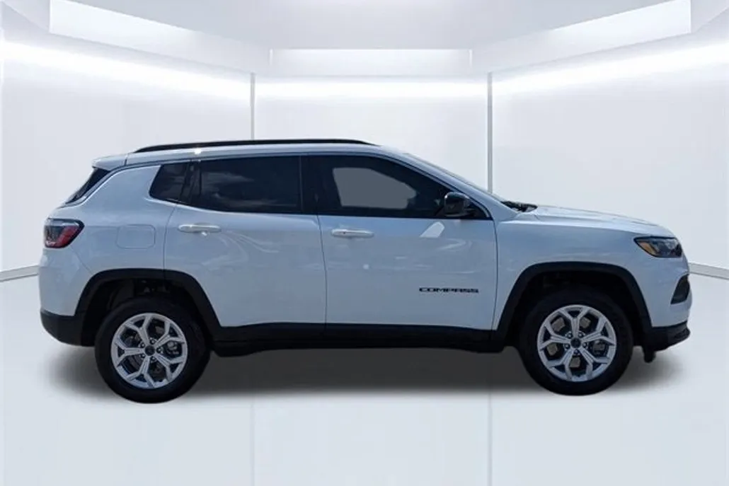 2025 Jeep Compass Latitude photo 1