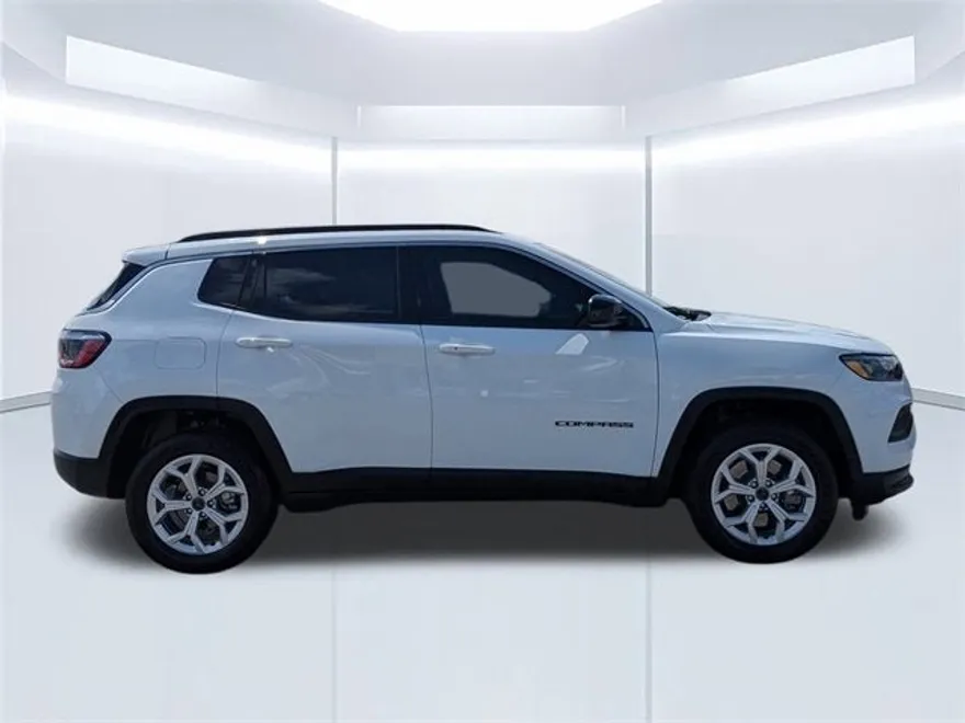 2025 Jeep Compass Latitude photo 1