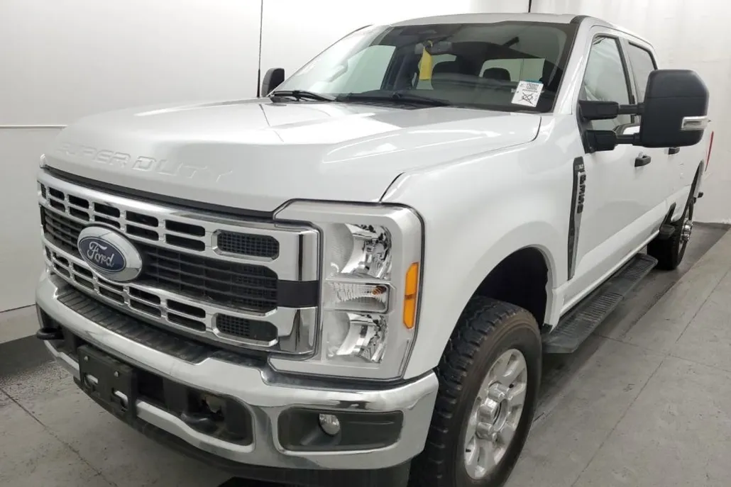 2023 Ford F-350 XLT photo 1