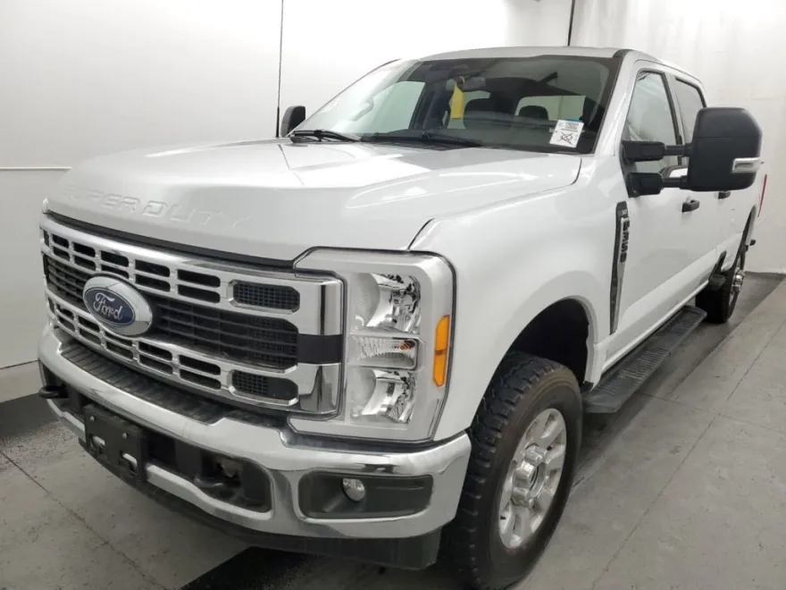 2023 Ford F-350 XLT photo 1