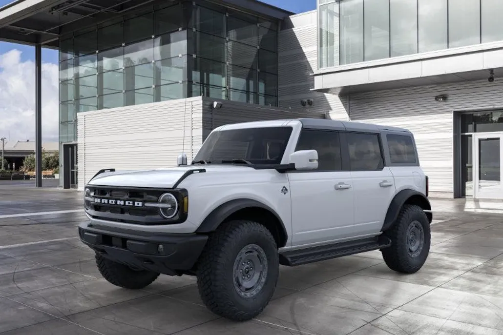 2025 Ford Bronco Outer Banks photo 1
