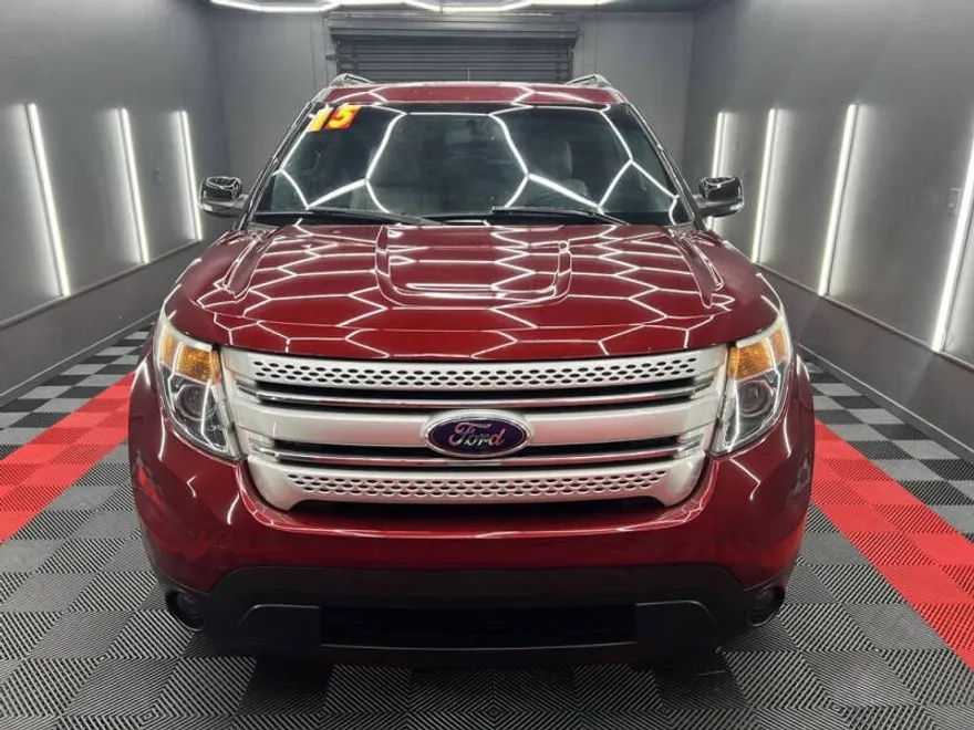 2015 Ford Explorer XLT photo 1