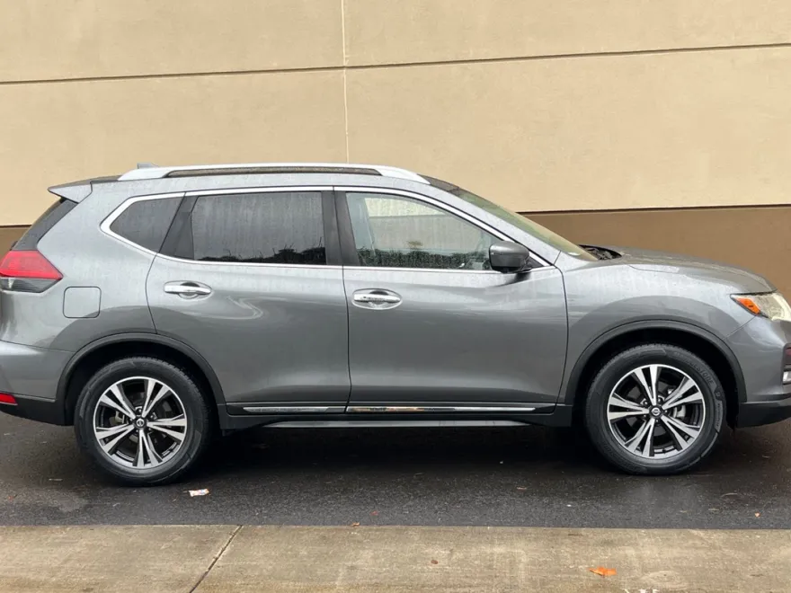 2018 Nissan Rogue SL photo 1