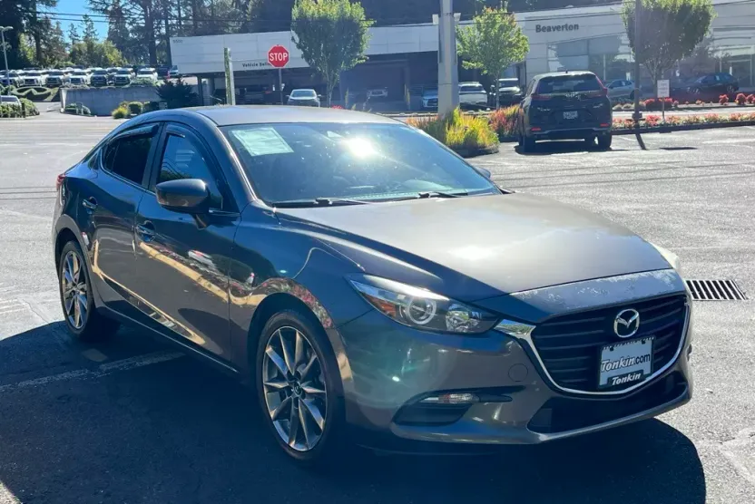 2018 Mazda Mazda3 Touring photo 1