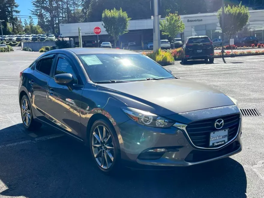 2018 Mazda Mazda3 Touring photo 1