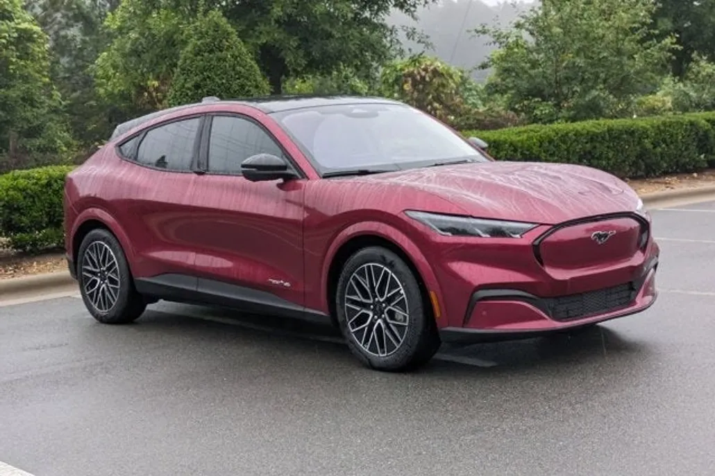 2025 Ford Mustang Mach-E Premium photo 1