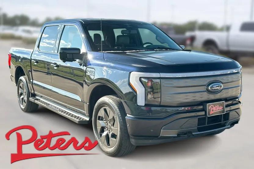 2023 Ford F-150 Lightning Lariat photo 1