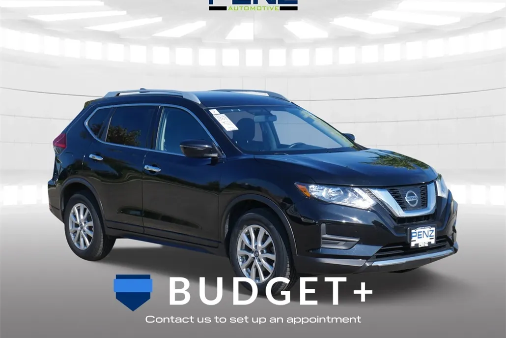 2017 Nissan Rogue SV photo 1