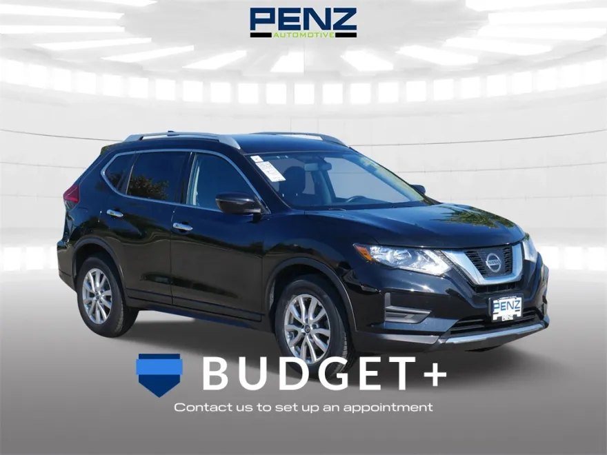 2017 Nissan Rogue SV photo 1