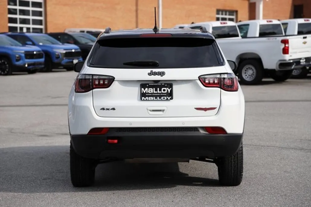 2023 Jeep Compass Trailhawk photo 1