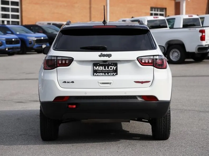 2023 Jeep Compass Trailhawk photo 1