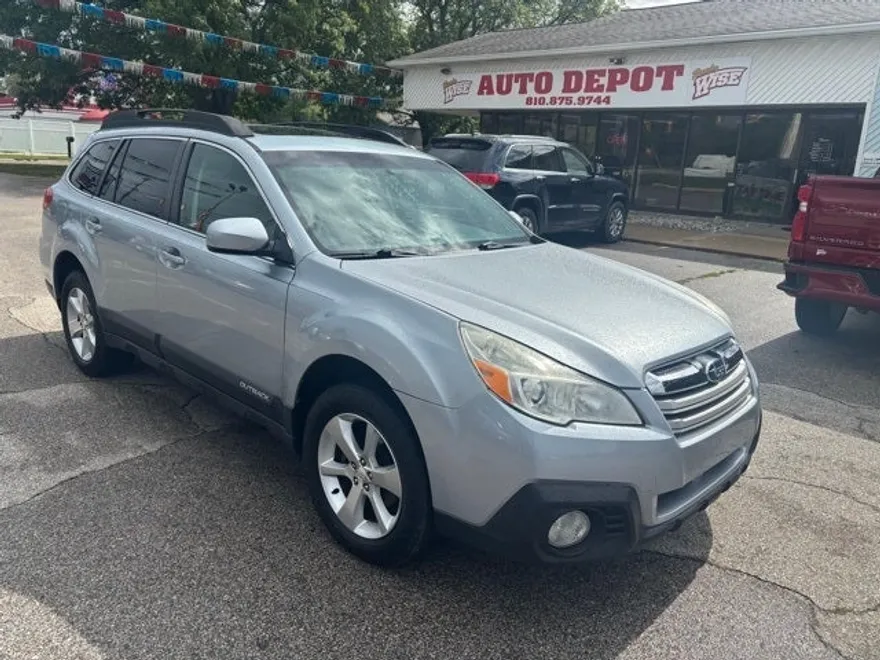 2013 Subaru Outback 2.5i Limited photo 1