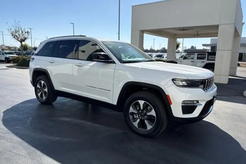 2024 Jeep Cherokee Limited 4xe photo 1