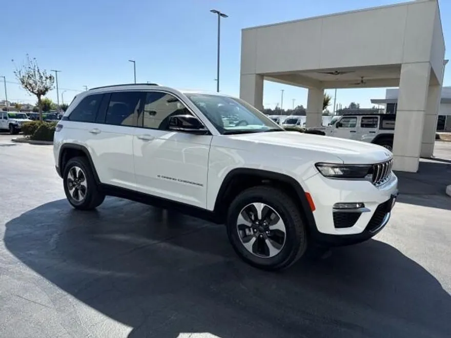 2024 Jeep Cherokee Limited 4xe photo 1