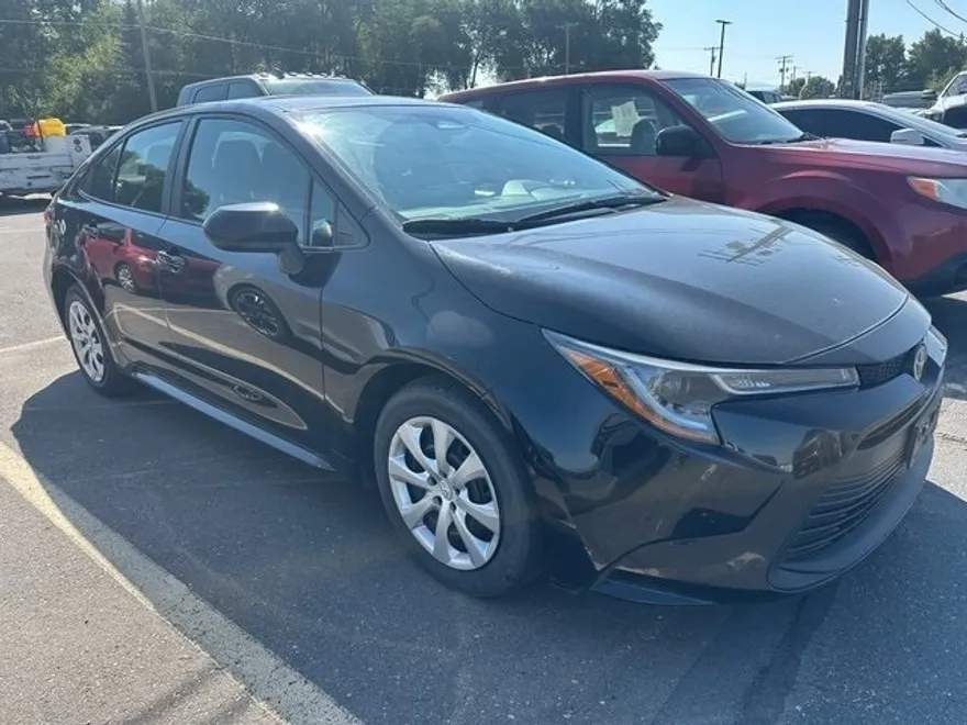 2023 Toyota Corolla LE photo 1