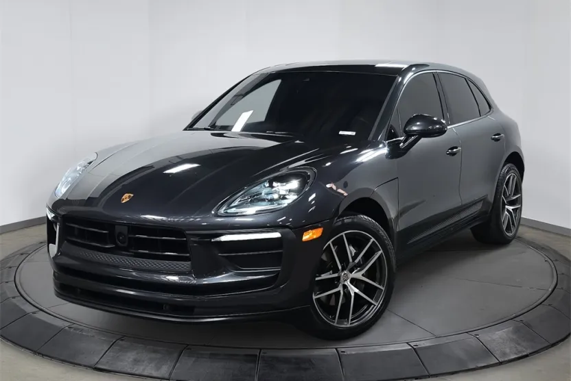 2023 Porsche Macan T photo 1