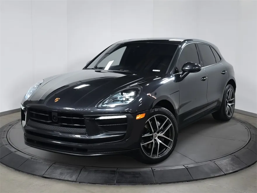 2023 Porsche Macan T photo 1