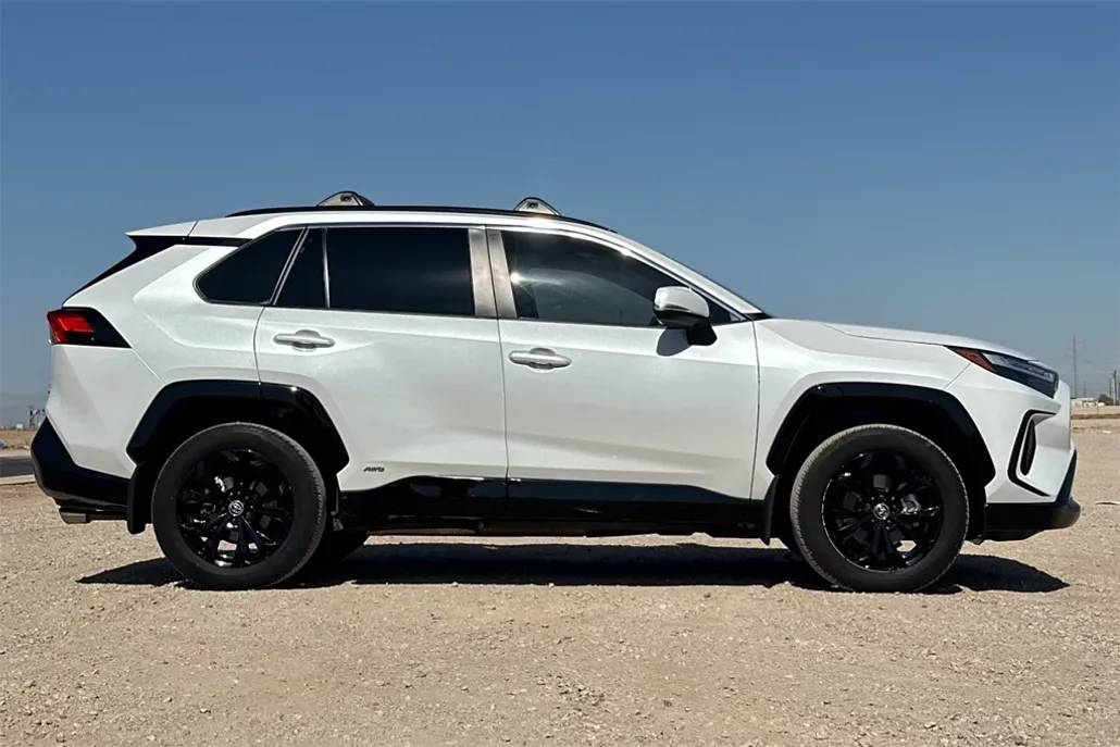 2024 Toyota RAV4 Hybrid SE photo 1