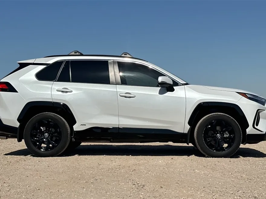 2024 Toyota RAV4 Hybrid SE photo 1