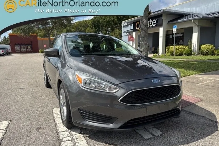 2018 Ford Focus SE photo 1