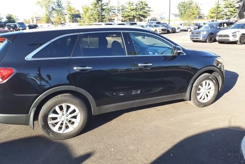 2018 Kia Sorento LX photo 1