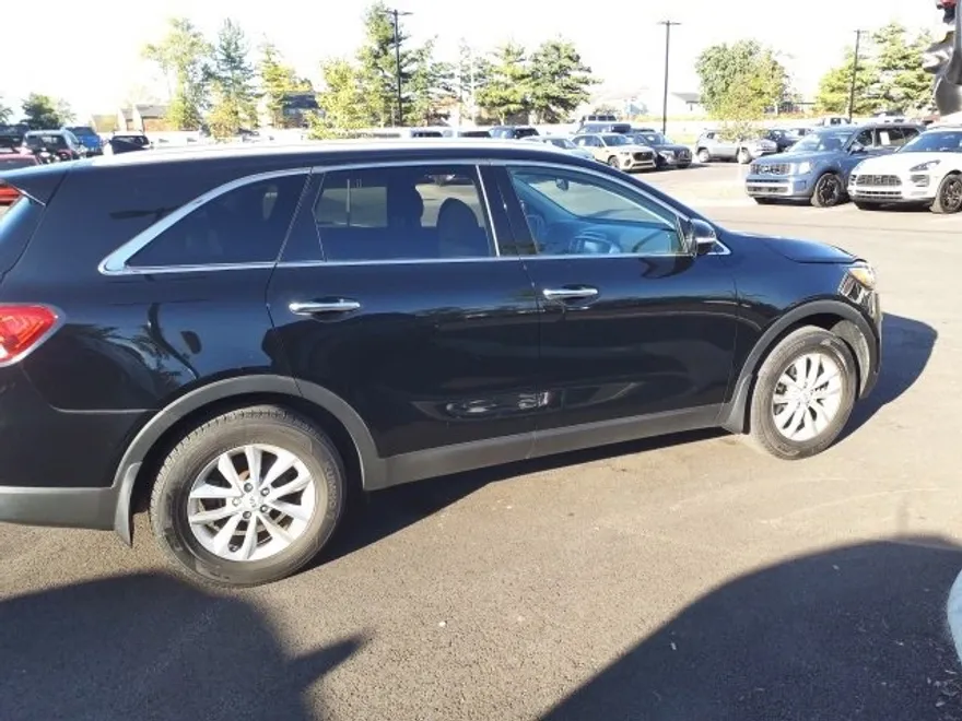 2018 Kia Sorento LX photo 1
