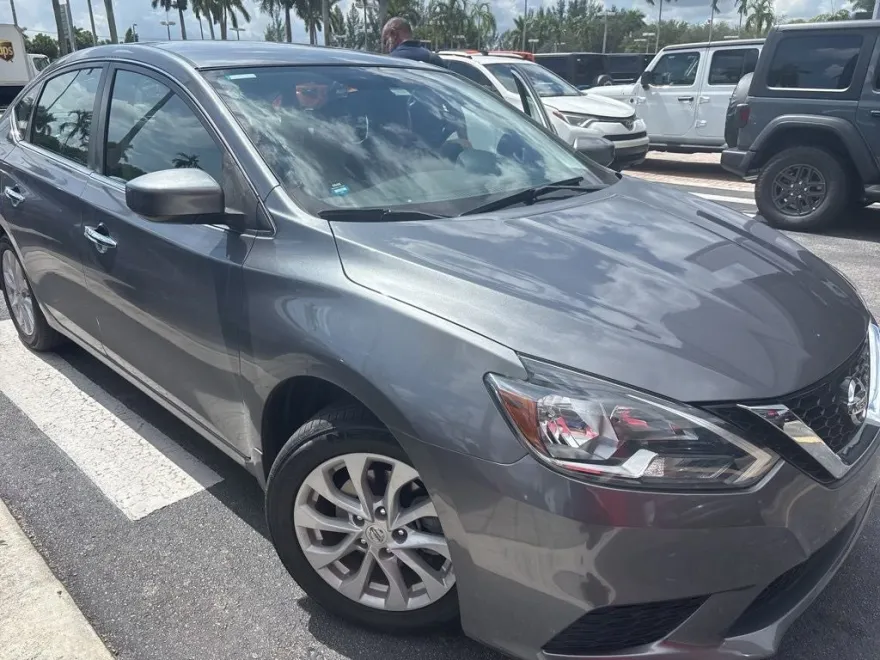 2019 Nissan Sentra SV photo 1