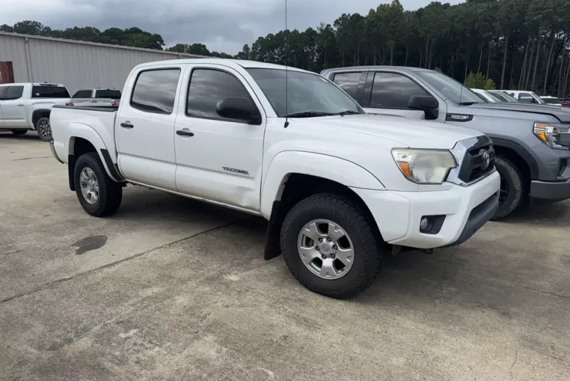 2015 Toyota Tacoma Base V6 photo 1