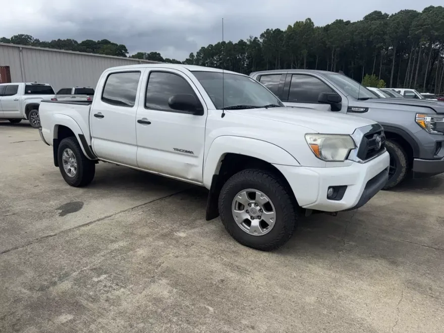 2015 Toyota Tacoma Base V6 photo 1
