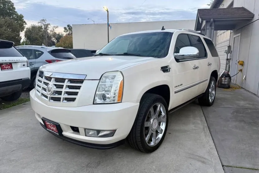 2010 Cadillac Escalade Premium photo 1