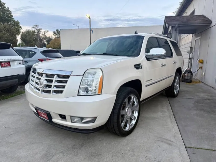 2010 Cadillac Escalade Premium photo 1