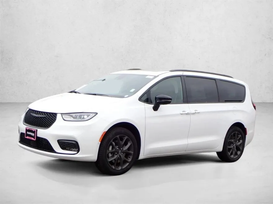 2025 Chrysler Pacifica Limited photo 1