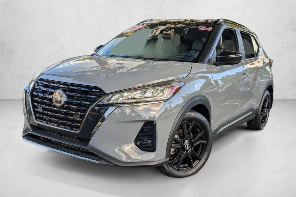 2024 Nissan Kicks SR photo 1
