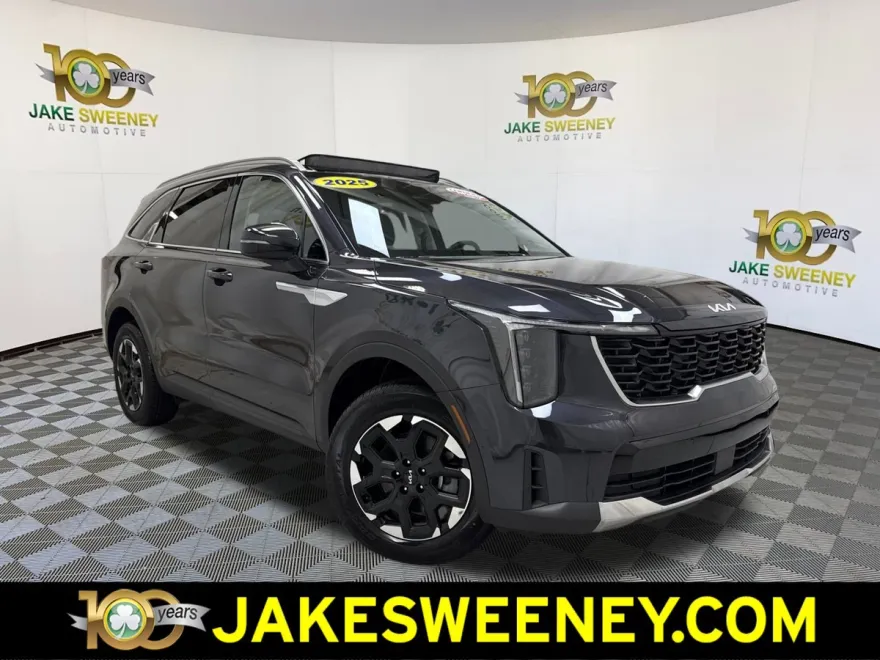 2025 Kia Sorento S photo 1