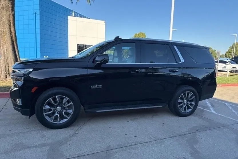 2021 Chevrolet Tahoe LT photo 1