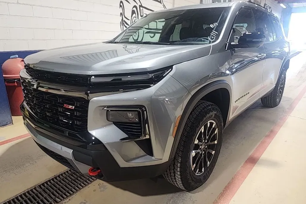 2025 Chevrolet Traverse Z71 photo 1