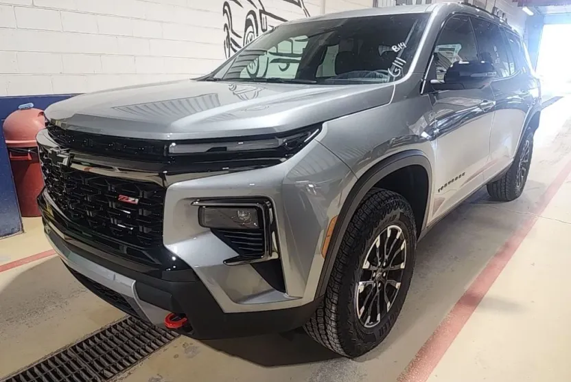 2025 Chevrolet Traverse Z71 photo 1