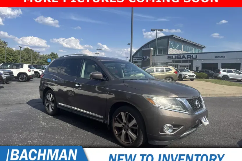 2015 Nissan Pathfinder Platinum photo 1