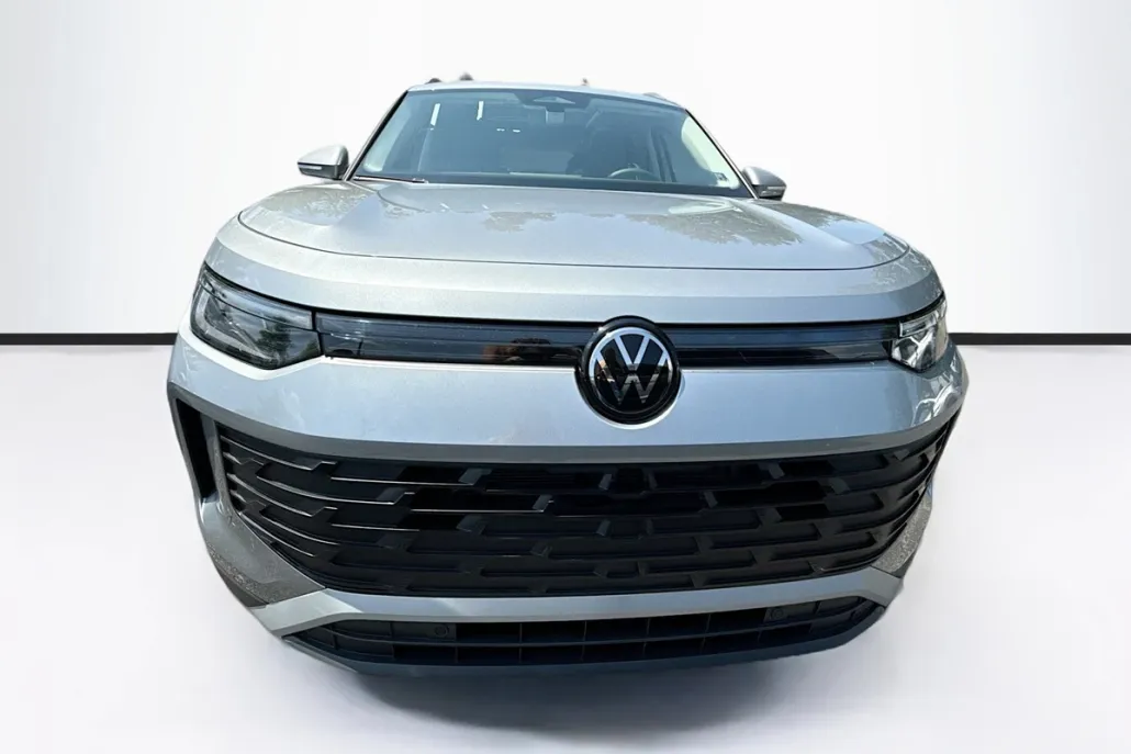2025 Volkswagen Tiguan SE photo 1