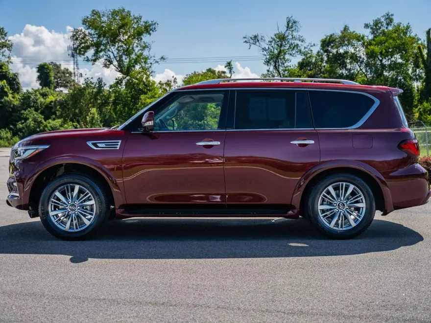 2022 Infiniti QX80 Luxe photo 1