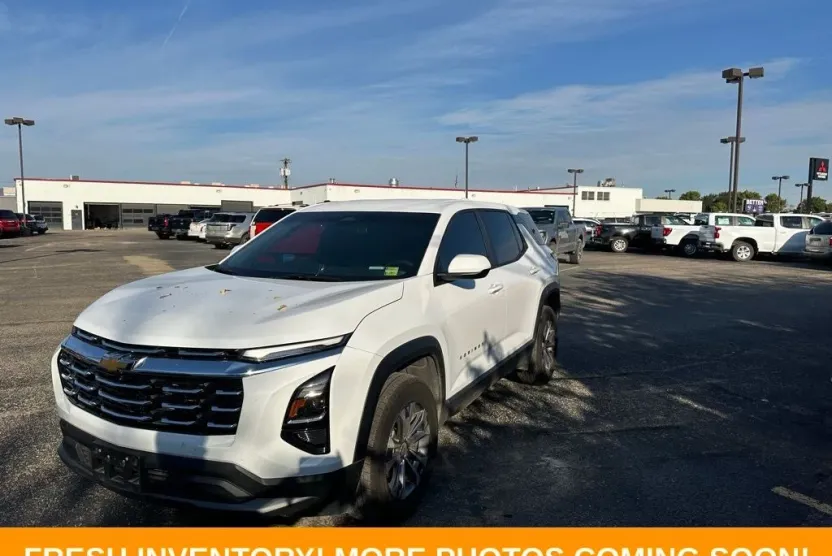 2025 Chevrolet Equinox LT photo 1